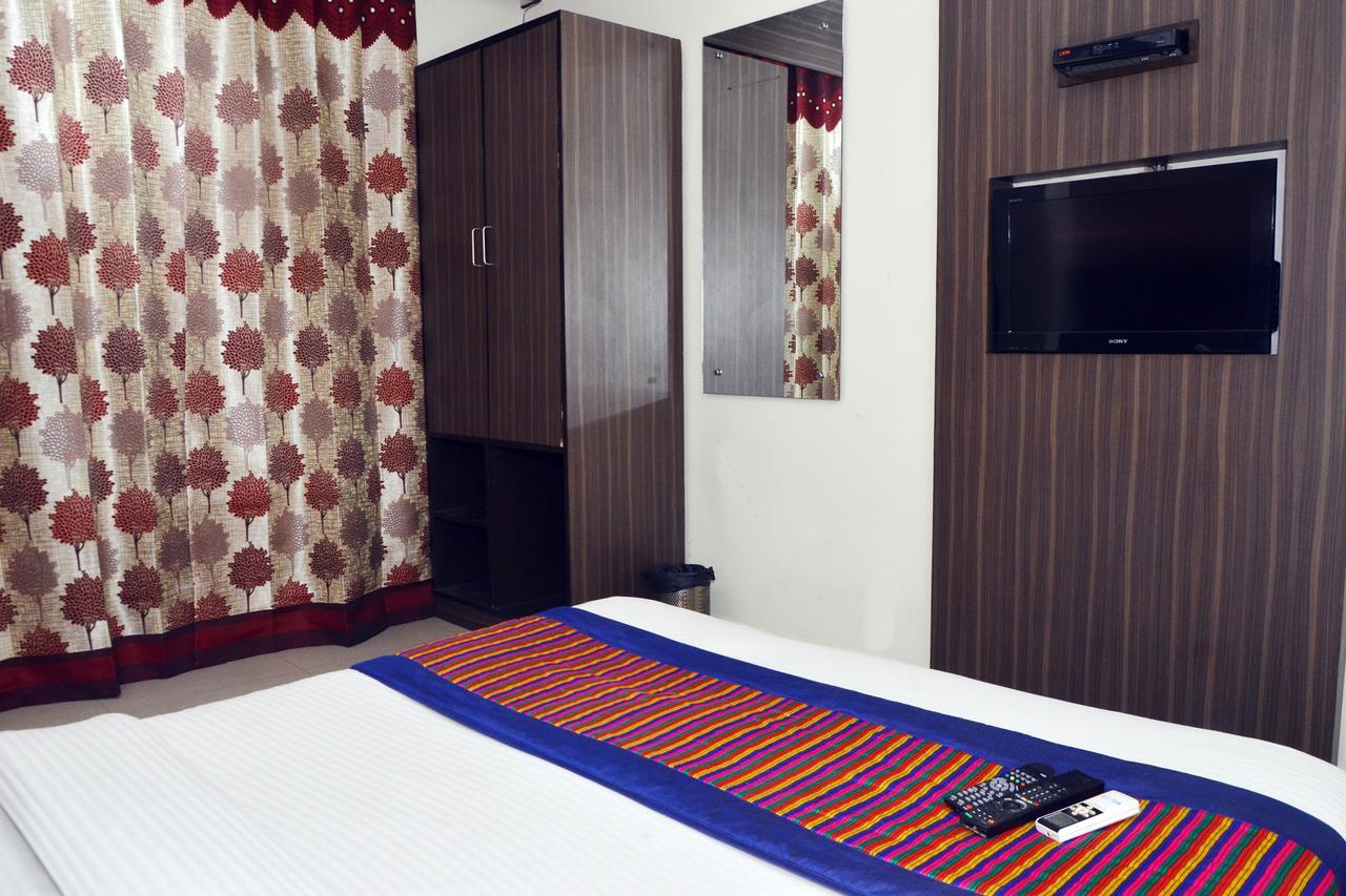 Oyo 18753 Hotel Glance Inn New Delhi Exterior photo